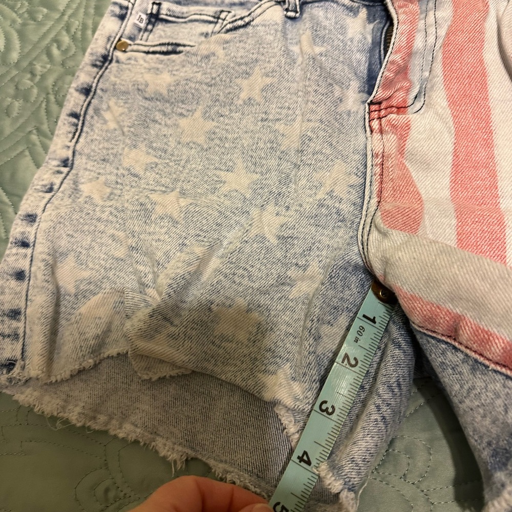 Judy Blue Star and Stripe Jean Shorts bin4 - Picture 2 of 4